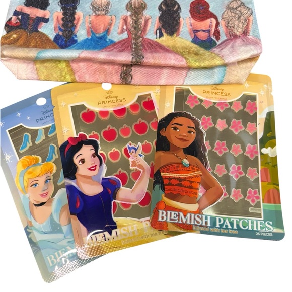 Disney Bundle - pouch, 2 socks and blemish patches - Picture 2 of 6
